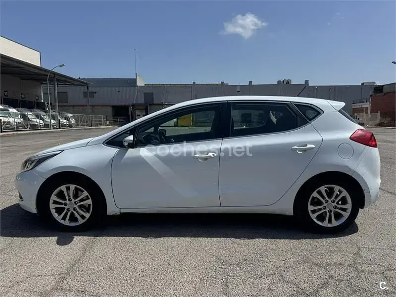 Usado Kia Ceed 100 CV (73 kW) 2013 Blanco Utilitario