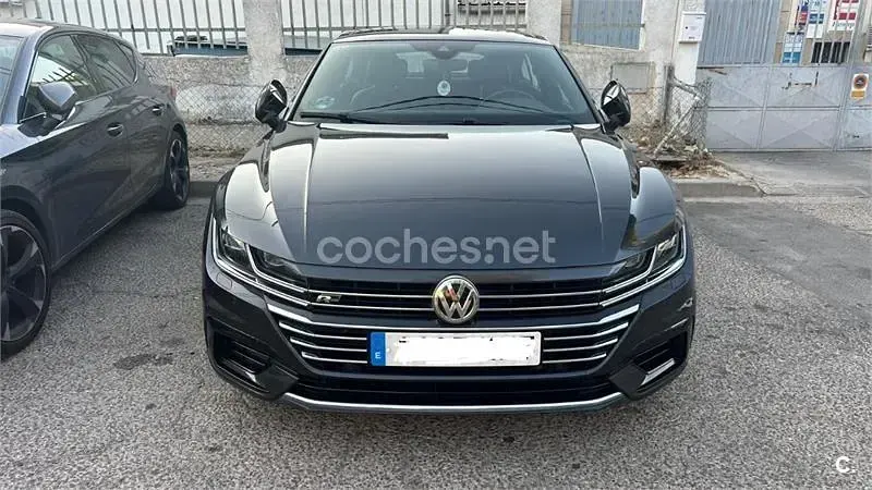 Usado VW Arteon R-line 239 CV (175 kW) 2018 Gris / plata Utilitario
