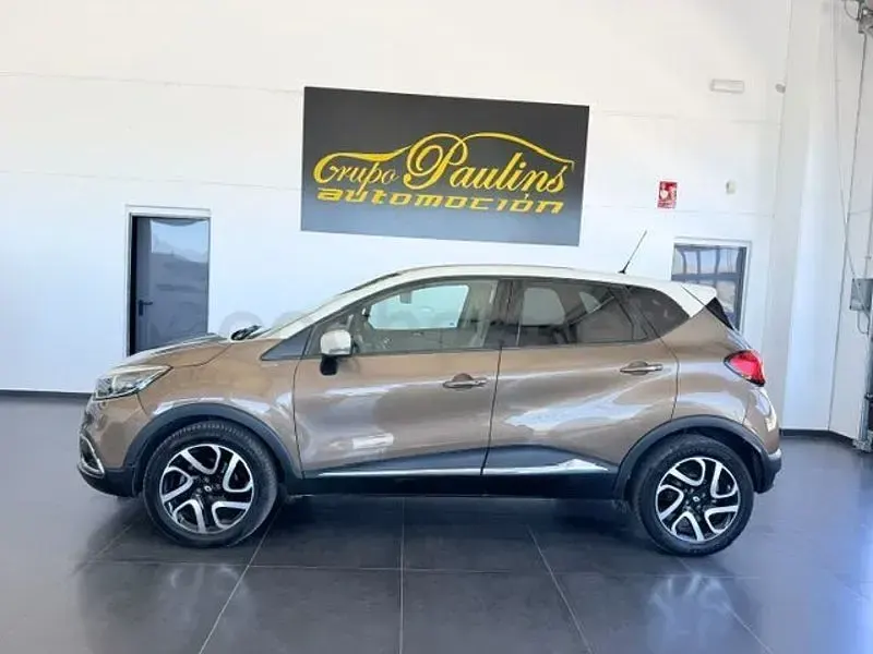 Usado Renault Captur Zen 110 CV (80 kW) 2016 Marrón SUV