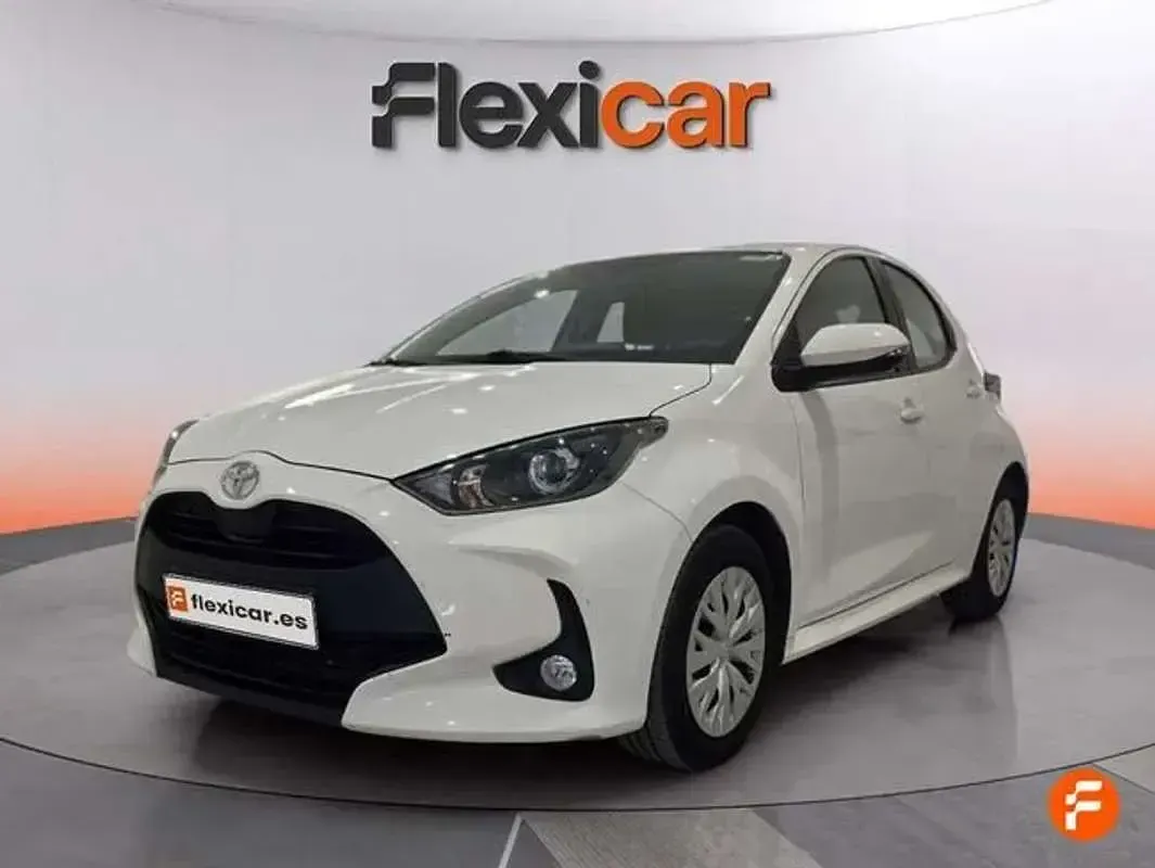 Occasion Toyota Yaris Business Edition 69 PK (50 kW) 2022 Wit Hatchback