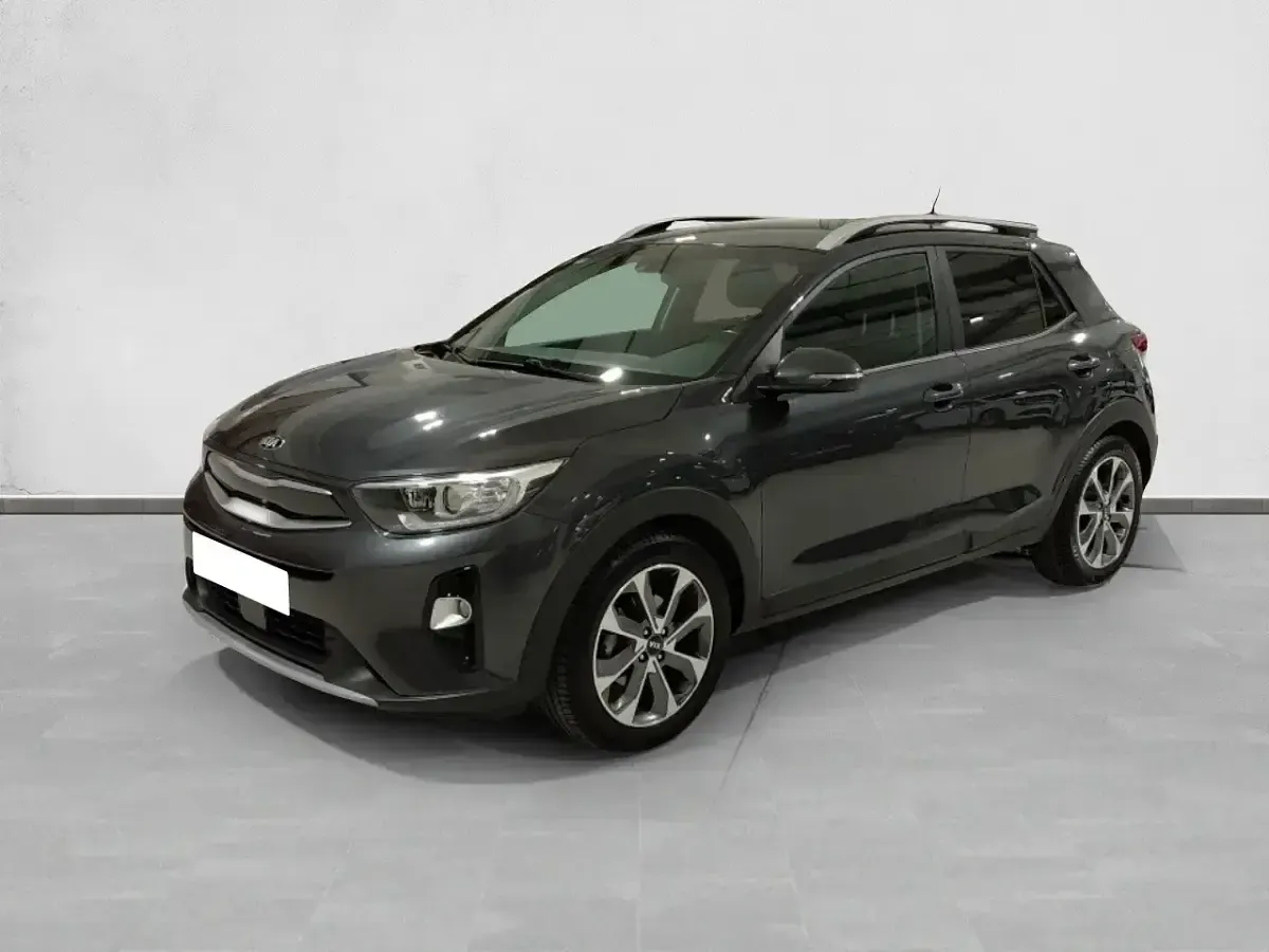 Usado Kia Stonic 120 CV (88 kW) 2018 Gris / plata SUV