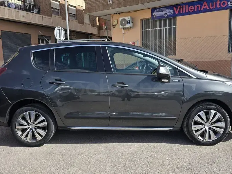 Usado Peugeot 3008 Allure 120 CV (88 kW) 2016 Beige Berlina
