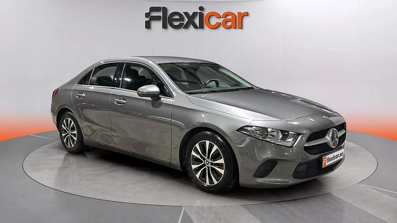Usado Mercedes A180 116 CV (85 kW) 2020 Gris Berlina