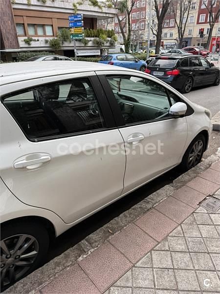 Usado Toyota Yaris Active 99 CV (72 kW) 2015 Blanco Berlina