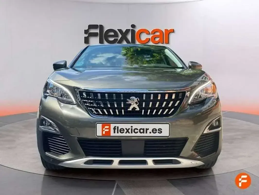 Usado Peugeot 3008 Active 131 CV (96 kW) 2019 Gris SUV