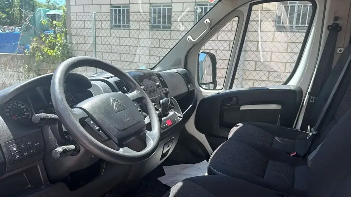 Usado Citroën Jumper 140 CV (102 kW) 2020 Blanco Monovolumen