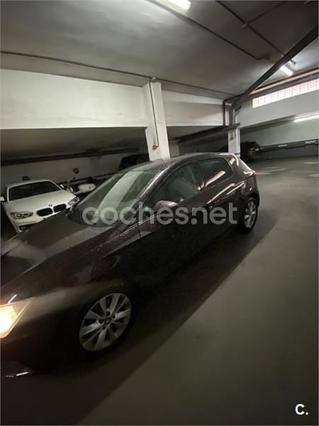 Usado Seat Leon Style 110 CV (80 kW) 2017 Granate Berlina