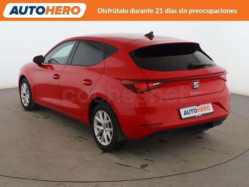 Usado Seat Leon Style 130 CV (95 kW) 2021 Rojo Berlina