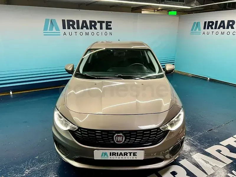 Usado Fiat Tipo Lounge 95 CV (69 kW) 2017 Beige Berlina