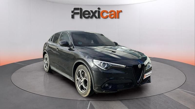 Usado Alfa Romeo Stelvio Sprint 160 CV (117 kW) 2022 Negro SUV