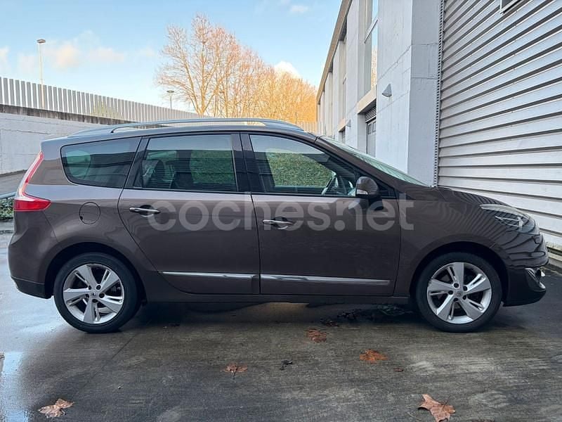 Usado Renault Grand Scénic III Dynamique 131 CV (96 kW) 2013 Marrón Monovolumen