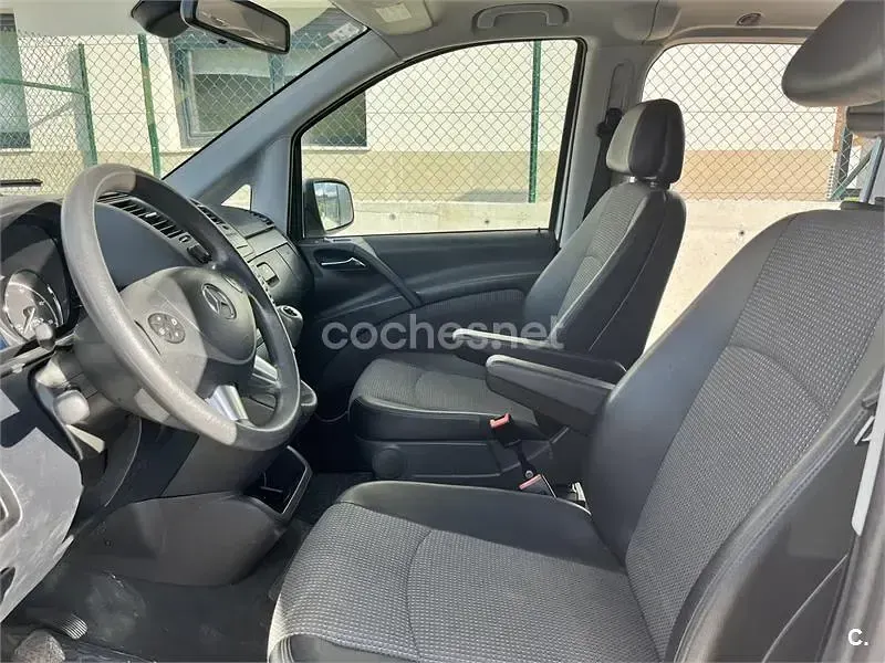 Usado Mercedes Viano 136 CV (100 kW) 2012 Gris / plata Monovolumen