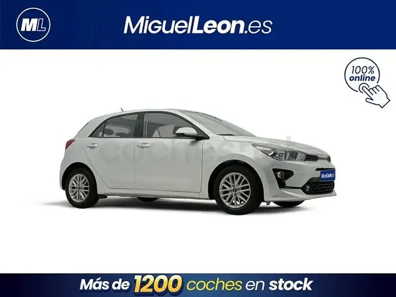 Usado Kia Rio 84 CV (61 kW) 2022 Gris / plata Berlina