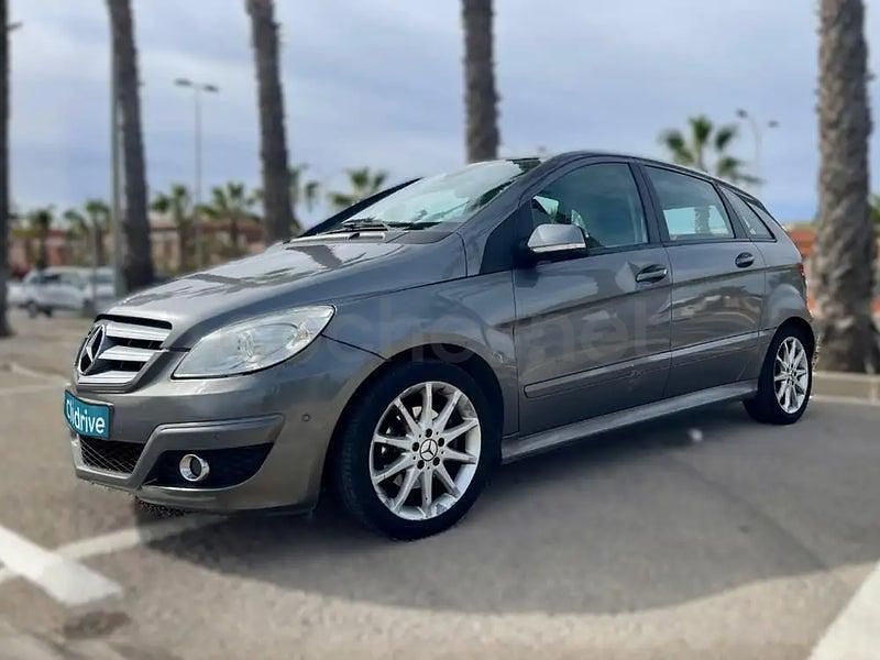Usado Mercedes B180 109 CV (80 kW) 2009 Gris / plata Monovolumen