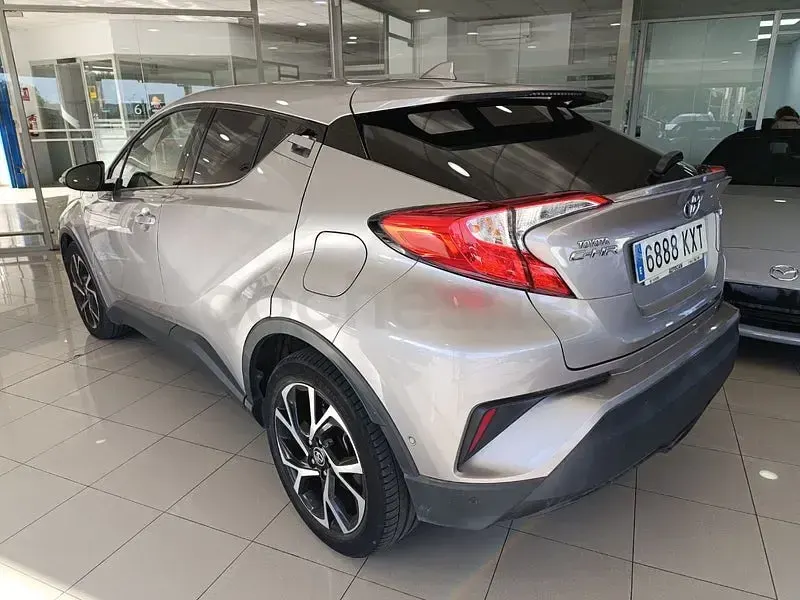 Usado Toyota C-HR Advance 122 CV (89 kW) 2019 Gris / plata SUV