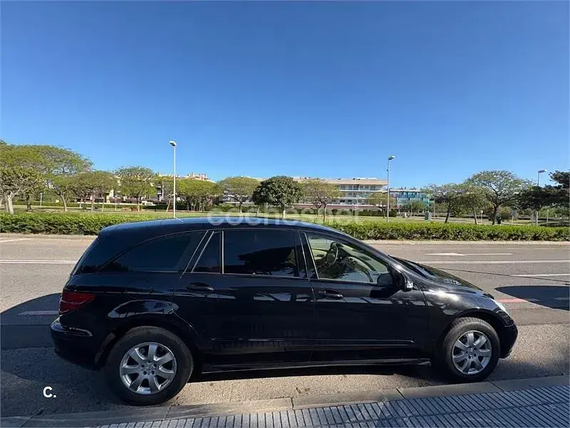 Usado Mercedes R320 224 CV (164 kW) 2006 Negro Monovolumen