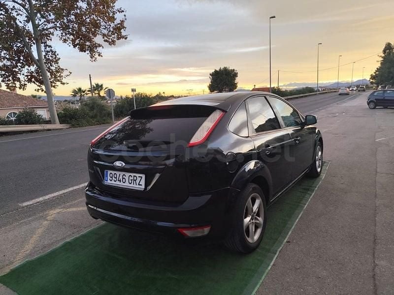 Usado Ford Focus Trend 109 CV (80 kW) 2009 Negro Familiar