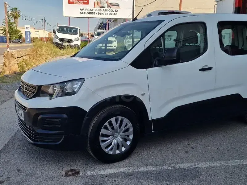 Usado Peugeot Rifter Active 100 CV (73 kW) 2021 Blanco Monovolumen