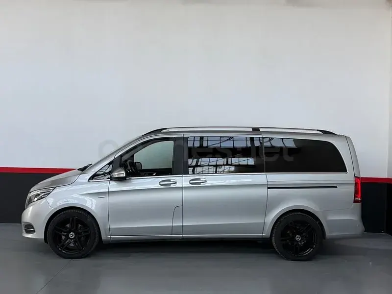 Usado Mercedes V220 Avantgarde 163 CV (119 kW) 2016 Gris / plata Monovolumen