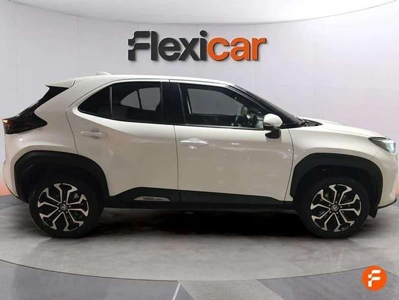 Usado Toyota Yaris Cross Active 116 CV (85 kW) 2024 Blanco SUV
