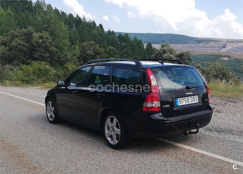 Usado Volvo V50 Summum 136 CV (100 kW) 2004 Negro Familiar