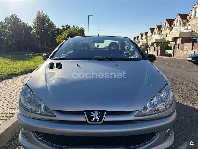 Usado Peugeot 206 CC Quiksilver 110 CV (80 kW) 2005 Gris / plata Descapotable