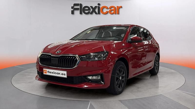 Usado Skoda Fabia Selection 80 CV (58 kW) 2024 Rojo Utilitario