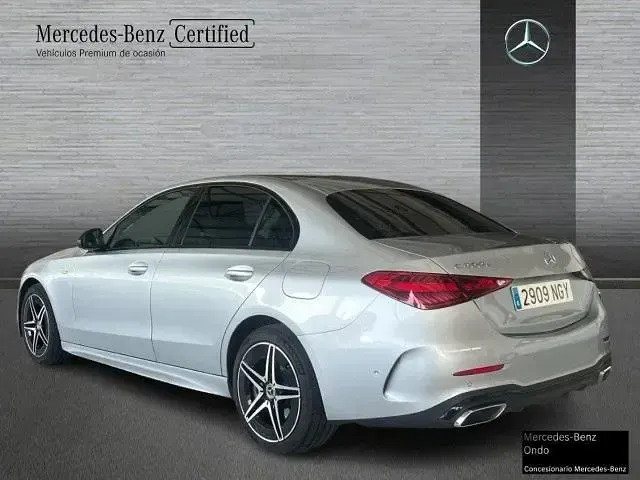 Usado Mercedes C300e 313 CV (230 kW) 2025 Plata hightech