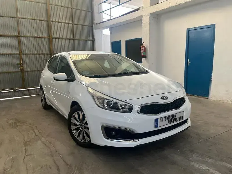 Usado Kia Ceed 100 CV (73 kW) 2019 Blanco Utilitario