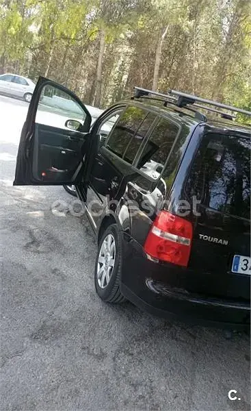 Usado VW Touran 105 CV (77 kW) 2005 Negro Monovolumen