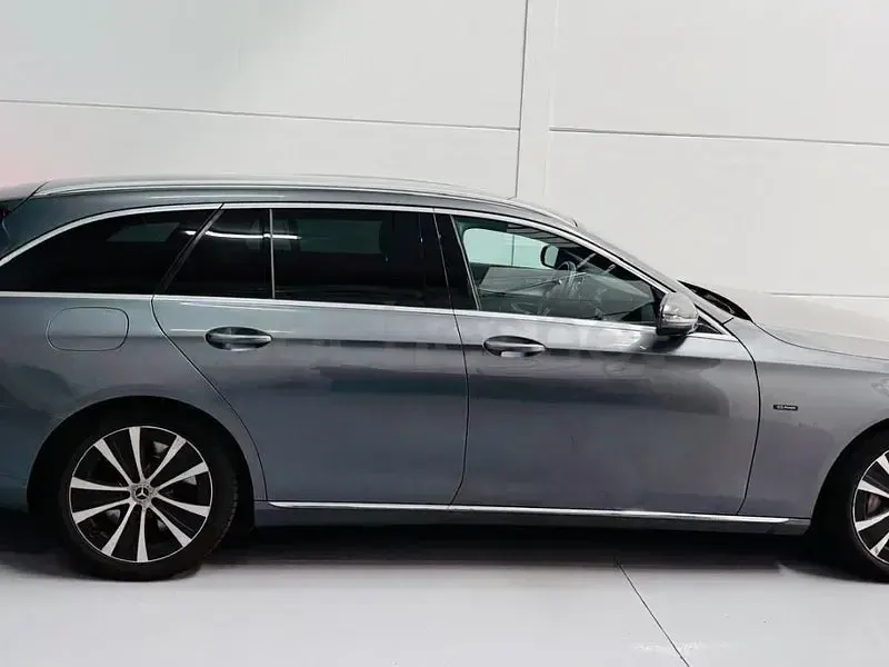 Usado Mercedes E300 306 CV (225 kW) 2019 Gris / plata Familiar