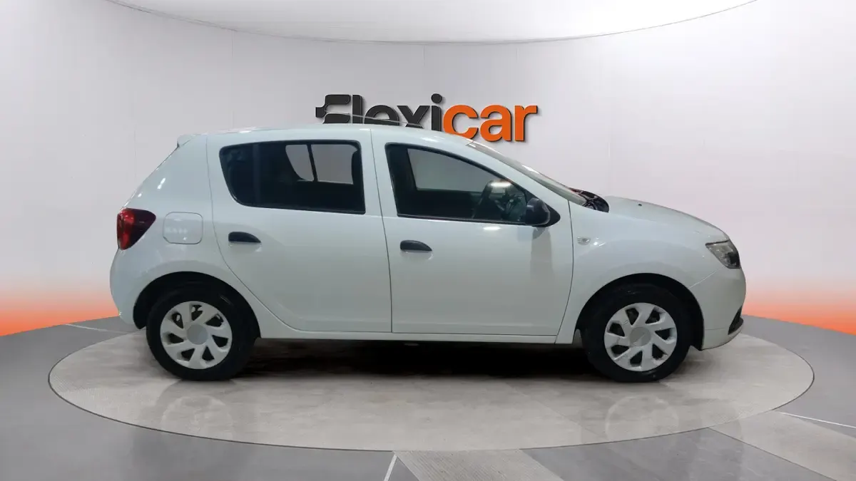 Usado Dacia Sandero Ambiance 75 CV (55 kW) 2018 Blanco Berlina