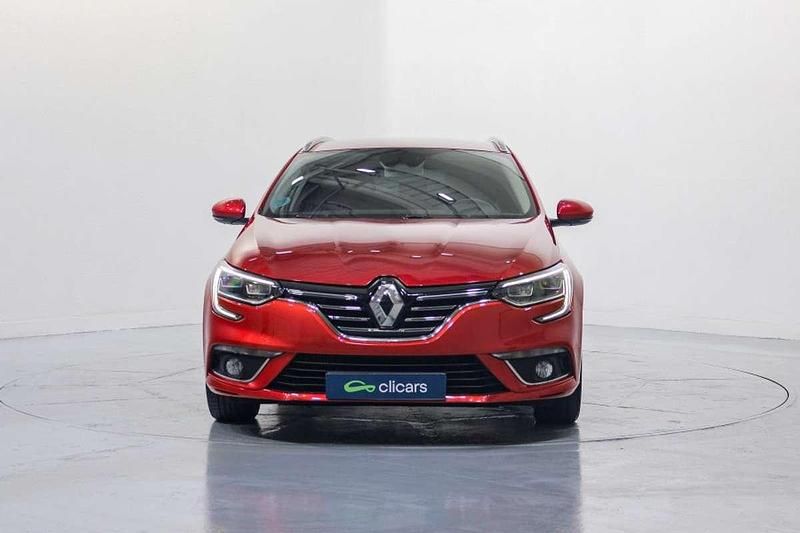 Usado Renault Mégane GrandTour Zen 132 CV (97 kW) 2018 Rojo Familiar