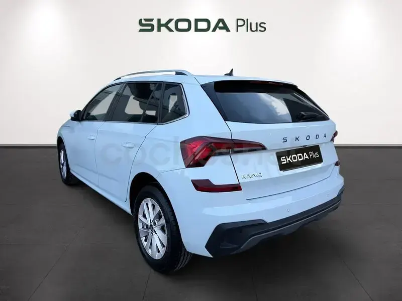 Usado Skoda Kamiq Selection 115 CV (84 kW) 2025 Blanco SUV