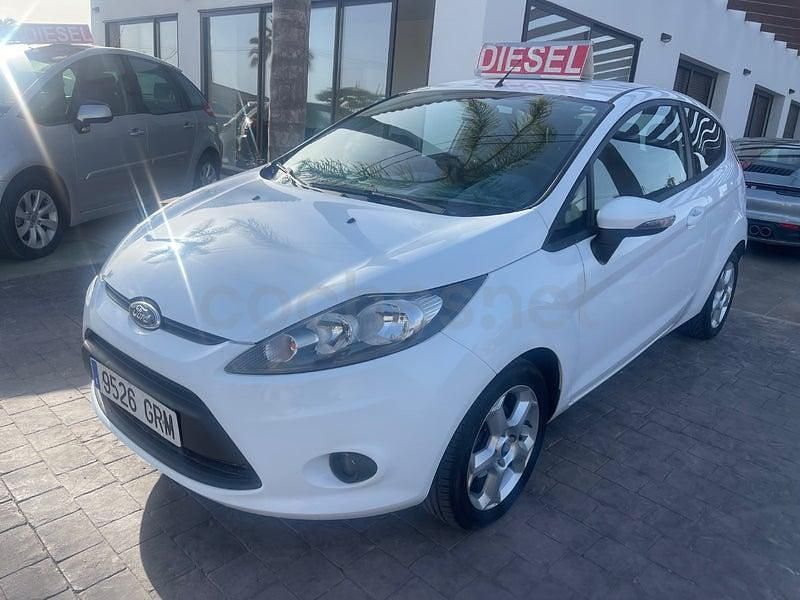 Usado Ford Fiesta Trend 68 CV (50 kW) 2009 Blanco Berlina
