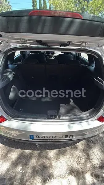 Usado Hyundai i30 140 CV (102 kW) 2017 Gris / plata Berlina