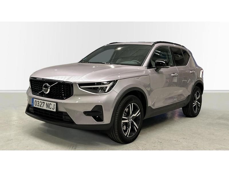 Gris Usado 2025 Volvo XC40 Plus SUV | 41.900 € - Imagen 1/4