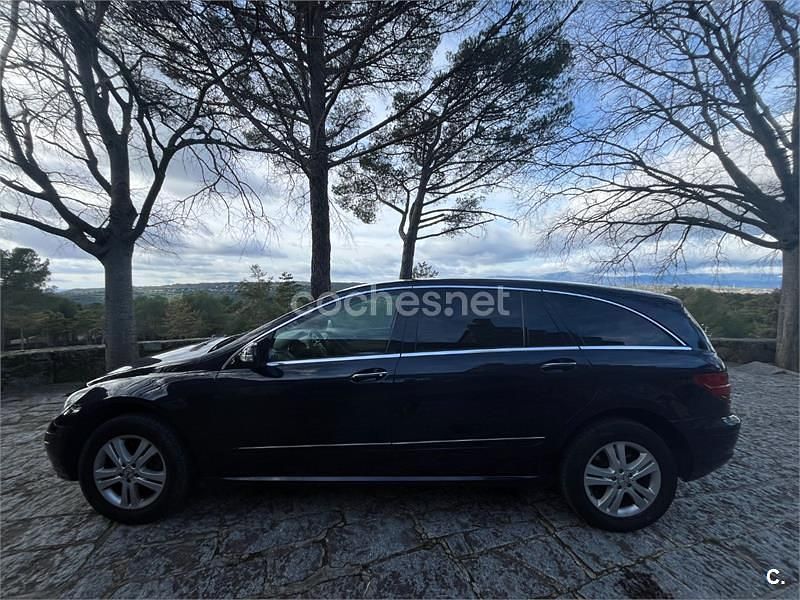 Usado Mercedes R500 306 CV (225 kW) 2006 Azul Monovolumen