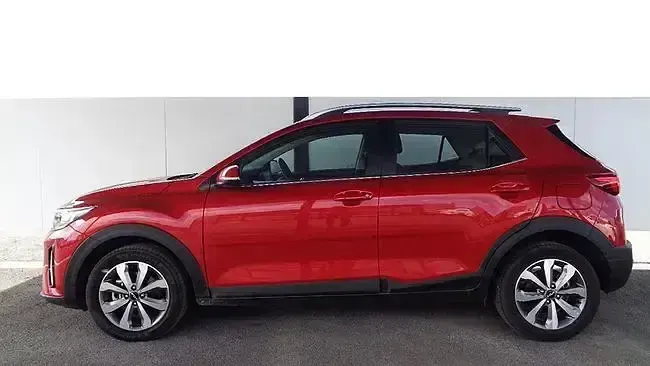 Usado Kia Stonic 100 CV (73 kW) 2024 Rojo SUV