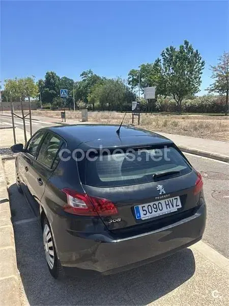 Usado Peugeot 308 Access 115 CV (84 kW) 2014 Gris / plata Berlina