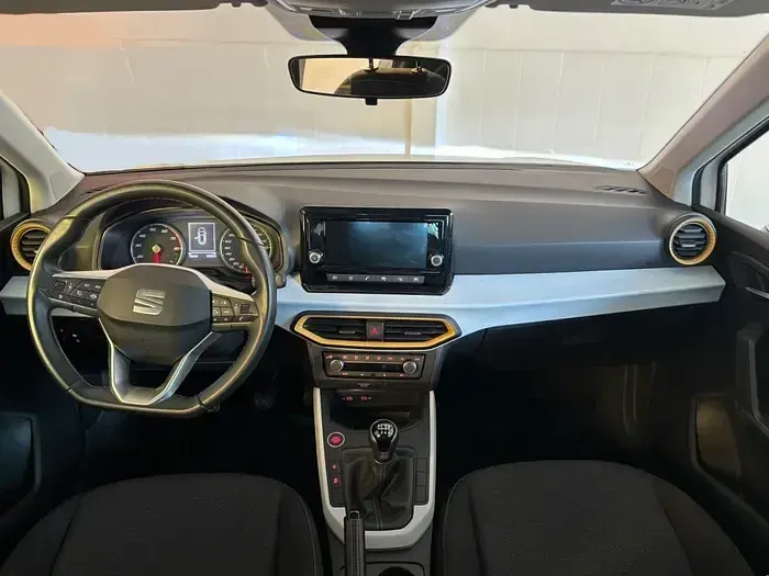 Usado Seat Arona Style 110 CV (80 kW) 2023 Blanco SUV