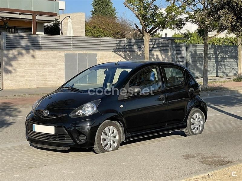 Negro Usado 2014 Toyota Aygo City Utilitario | 5900 € (Precio justo) - Imagen 1/3