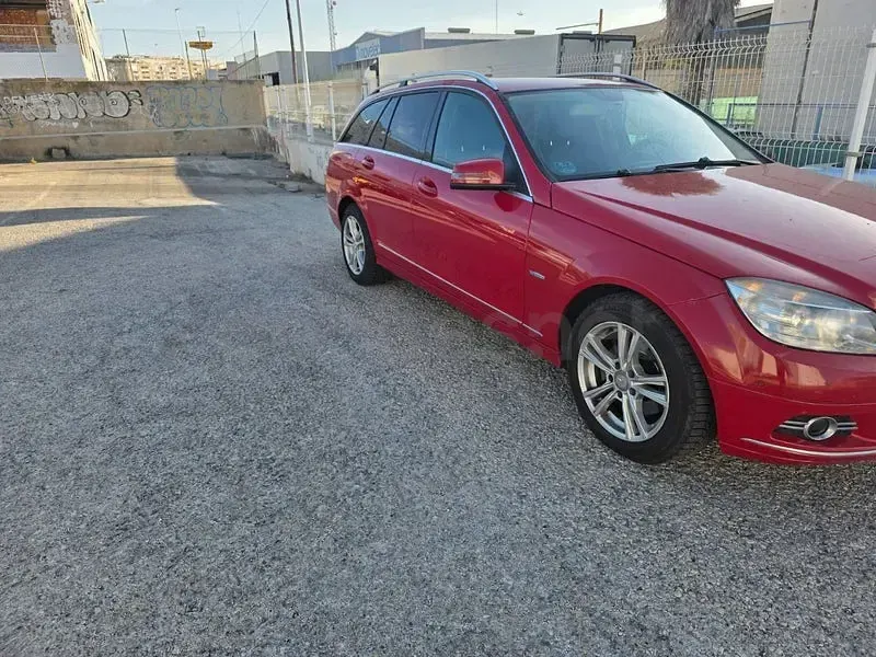 Usado Mercedes C200 Avantgarde 184 CV (135 kW) 2011 Granate Familiar