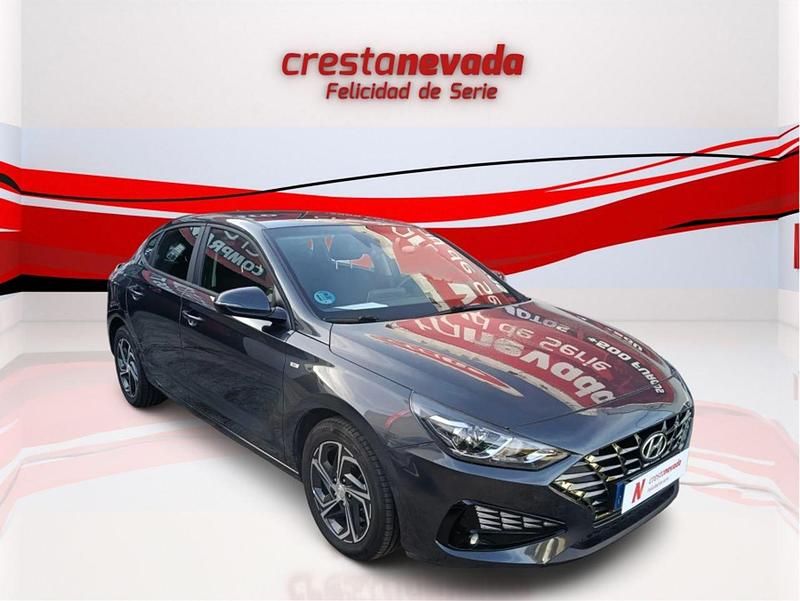 Usado Hyundai i30 120 CV (88 kW) 2021 Negro Utilitario