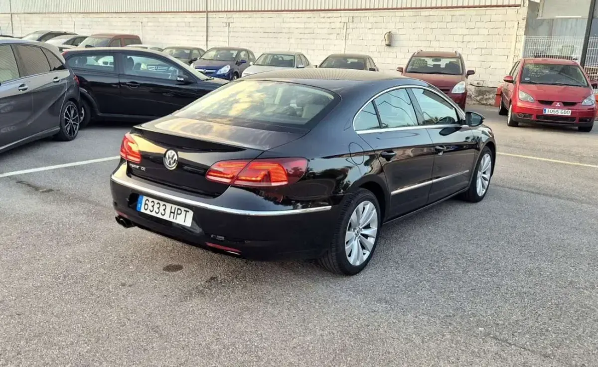 Usado VW CC 140 CV (102 kW) 2013 Negro Berlina