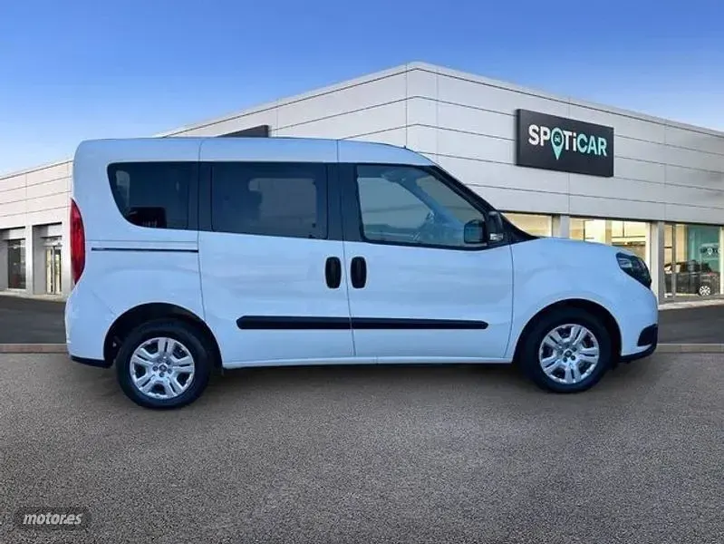Usado Fiat Doblò 90 CV (66 kW) 2022 Blanco Monovolumen