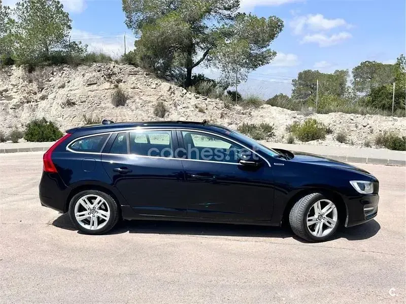 Usado Volvo V60 285 CV (209 kW) 2014 Negro Familiar