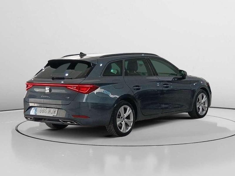 Usado Seat Leon FR 131 CV (96 kW) 2023 Gris Utilitario