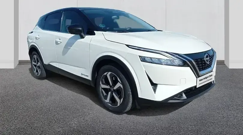 Usado Nissan Qashqai N-Connecta 190 CV (139 kW) 2026 Lunar white con techo midnight SUV