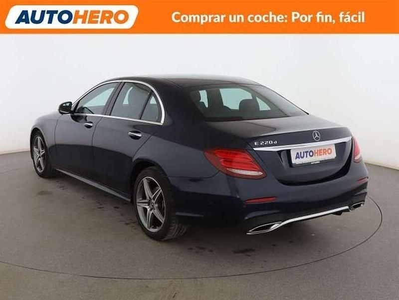 Usado Mercedes E220 AMG line 196 CV (144 kW) 2019 Azul Berlina